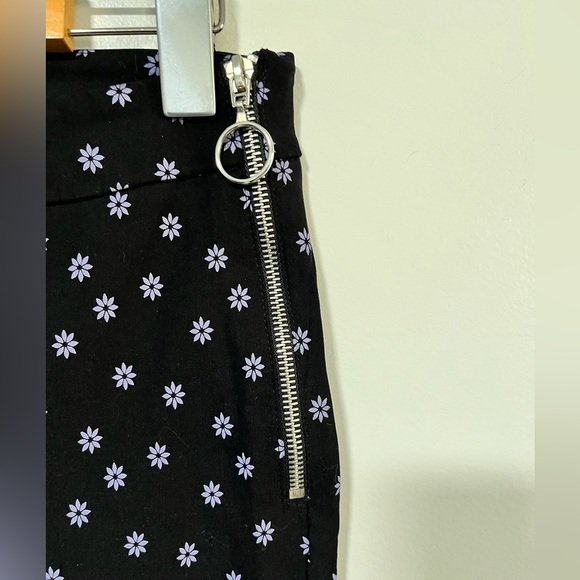 Zara Black Floral Skinny Pants - Size M - Picture 8 of 12